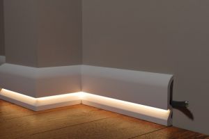 Плинтус напольный Decor Dizayn DD700 из полистирола