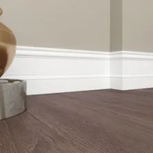 Плинтус белый напольный UltraWood Base 0002 p из ЛДФ (2000x133x14 мм)