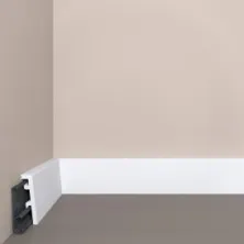 Плинтус напольный Bello Deco XPS П23 из полистирола с монтажной планкой