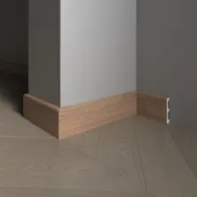 Плинтус напольный Decor Dizayn 706-90SH из полистирола