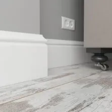 Плинтус белый напольный UltraWood Base 5500 p из ЛДФ (2000x138x18 мм)